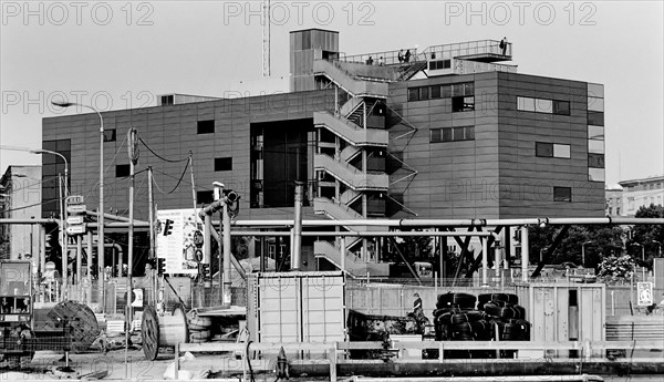 The info box with viewing platform, offering visitors a panoramic view of the Potsdamer Platz construction site, Berlin, Germany, Europe