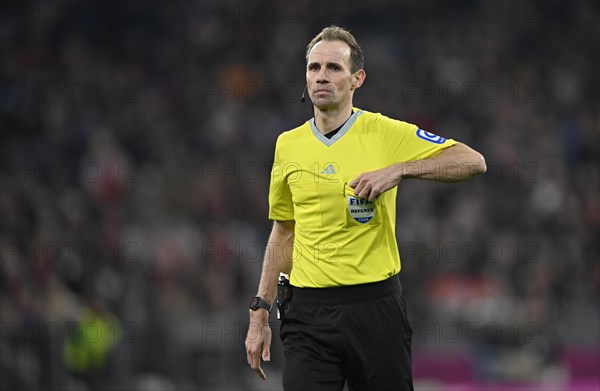 Referee Sascha Stegemann reaches into his breast pocket, shows yellow card, yellow, warning, Allianz Arena, Munich, Bavaria, Germany, Europe