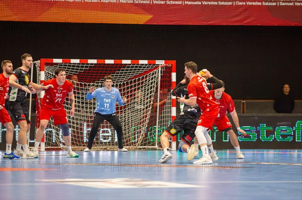 18.02.2024, 2nd HBL, German Handball League, matchday 21) : Game scene Eulen Ludwigshafen against TuS N-Luebbecke (final score 34:32) . Luka Mrakovcic (22), TuS N-Luebbecke, pulls away