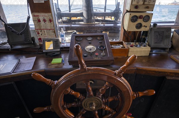 Interior view steering wheel, helm, bridge, bridge, tourist ship, excursion boat, pirate ship Arabella, Thessaloniki Pirates, Thessaloniki, Macedonia, Greece, Europe