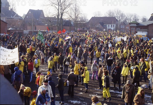 DEU, Germany, Dortmund: Personalities from politics, business and culture from the years 1965-90 Itzehoe. Demonstration against Brokdorf nuclear power plant 19.2.77, Europe