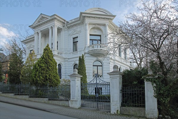 White neo-renaissance villa, Gustav-Freytag-Strasse, city centre, Wiesbaden, Taunus, Hesse, Germany, Europe