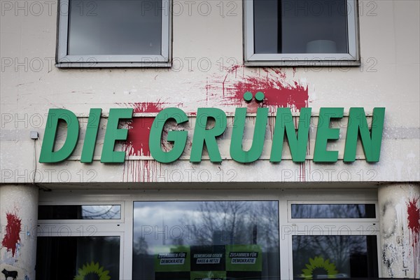 A party office of the Buendnis 90/Die Gruenen parliamentary group in Bremen is smeared with paint from the outside. Bremen, 17.02.2024