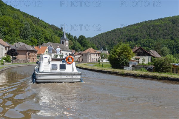 Houseboats on the Rhine-Marne Canal, Lutzelbourg, Lorraine, France, Alsace, Europe