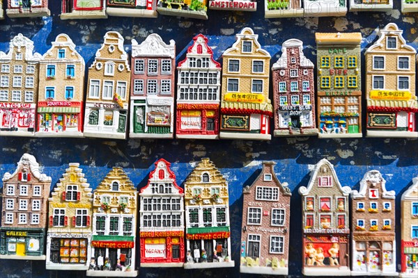 Canal houses as souvenir, magnet, magnetic, souvenir, fridge magnet, symbolic, city trip, holiday, travel, memory, decoration, small, urban, city visit, house, houses, image, illustration, market, shop, shopping, Amsterdam, Netherlands