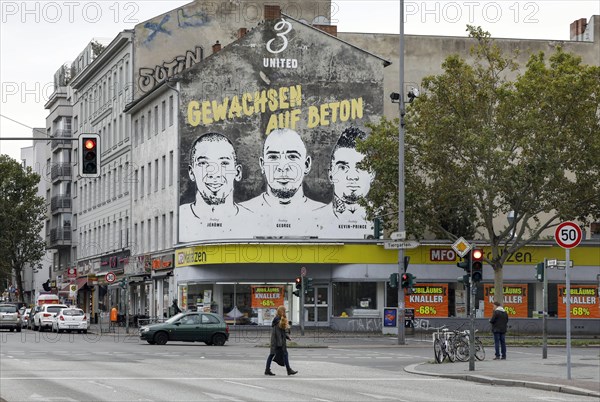 A picture of the brothers Jerome Boateng, George Boateng and Kevin-Prince Boateng can be seen on a wall in the Wedding district of Berlin. The mural Grown on concrete is located in the Wedding district and is intended to symbolise the career of the three Boateng brothers and the history of their football pitch in Wedding. the graffiti with the inscription was applied by Nike, 29.09.2019