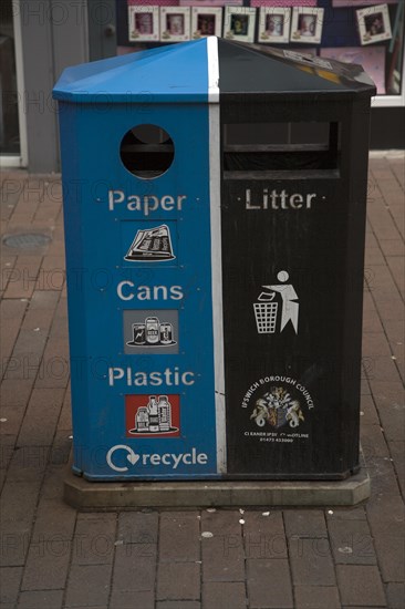 Street rubbish bin for sorted waste