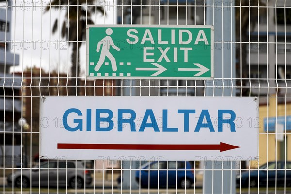 A sign on the Spanish border shows the way to Gibraltar, 14.02.2019