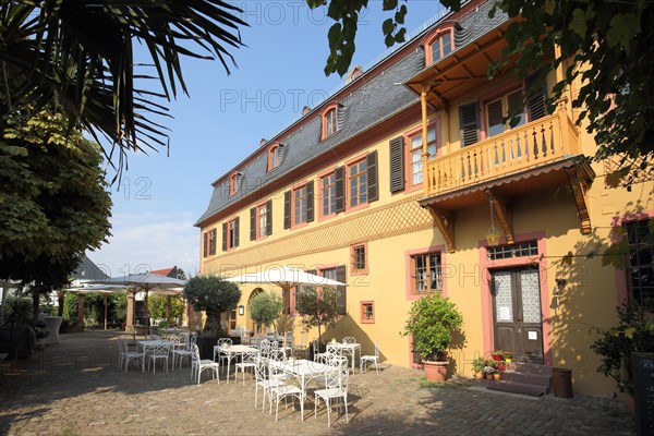 Inner courtyard with seating at the historic Brentanohaus, Winkel, Oestrich-Winkel, Rheingau, Taunus, Hesse, Germany, Europe