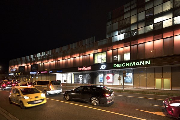 Arcaden shopping centre with evening rush hour traffic, Erlangen, Middle Franconia, Bavaria, Germany, Europe