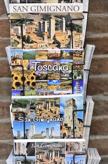Souvenirs, medieval town centre, old town of San Gimignano, Tuscany, Italy, Europe