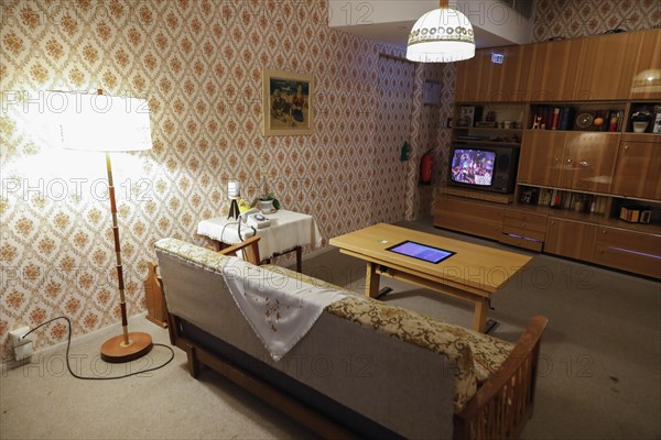 View into a living room of a prefabricated flat in the DDR Museum. The DDR Museum shows the life and everyday culture of the GDR in its permanent exhibition, 11.06.2019