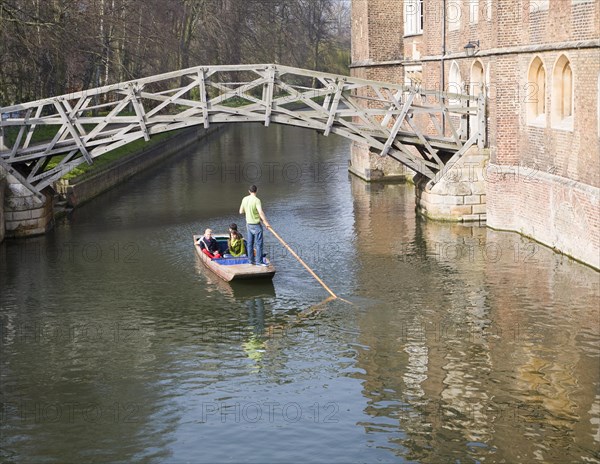 Punting on the River Cam by the Mathematical Bridge, Cambridge, England, United Kingdom, Europe