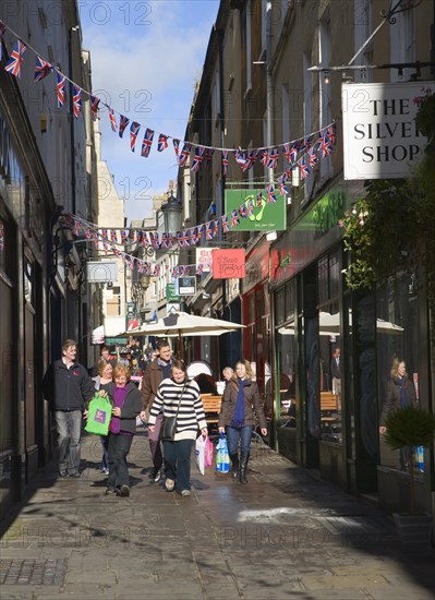 Shoppers in Union Passage alleyway, Bath, Somerset, England, United Kingdom, Europe