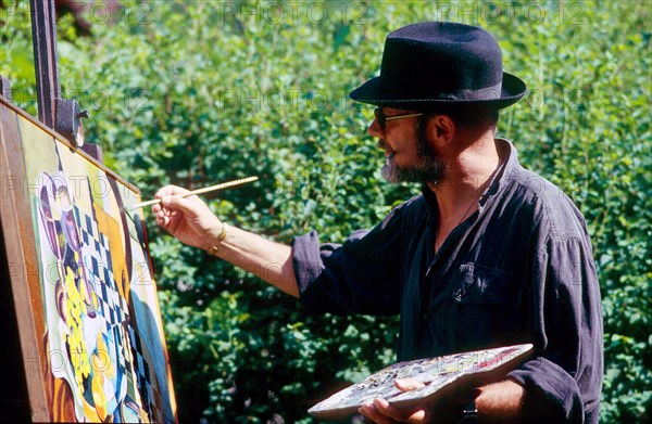 Volker von Mallinckrodt painting in his garden, Weilheim, Baden-Wuerttemberg, Germany, vintage, retro, Europe