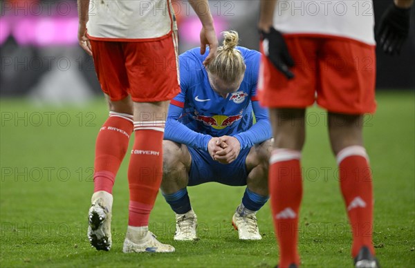 Disappointment for Xaver Schlager (24) RasenBallsport Leipzig RBL FC Bayern FCB players come to consolation, Allianz Arena, Munich, Bavaria, Germany, Europe