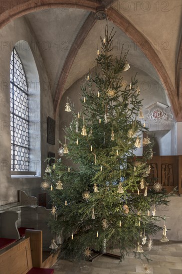 Christmas tree decorated with straw stars in St Egidienkirche, Beerbach, Middle Franconia, Bavaria, Germany, Europe
