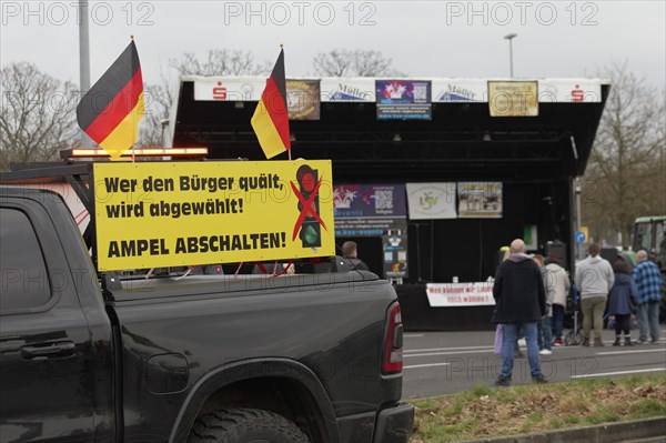 Switch off traffic lights sign, farmers' protests, demonstration against policies of the traffic light government, abolition of agricultural diesel subsidies, Duesseldorf, North Rhine-Westphalia, Germany, Europe