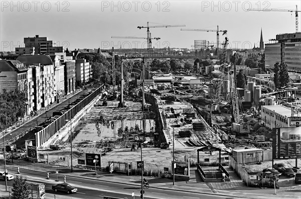 Large construction site in the centre of the city, March 1996, Potsdamer Platz, Berlin, Germany, Europe