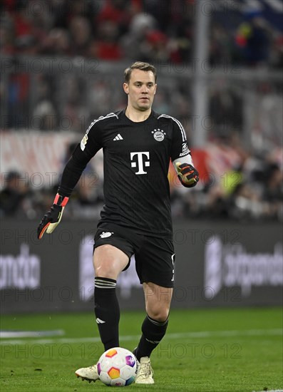 Goalkeeper Manuel Neuer FC Bayern Munich FCB (01) Action on the ball, Allianz Arena, Munich, Bavaria, Germany, Europe