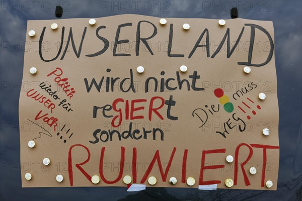 Sign criticising the government on a car, farmers' protests, demonstration against policies of the traffic light government, abolition of agricultural diesel subsidies, Duesseldorf, North Rhine-Westphalia, Germany, Europe