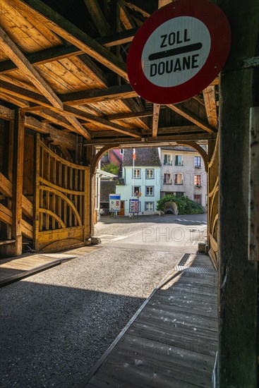 Dissenhofen am Rhein, border town, wooden bridge, customs sign, Frauenfeld district, Canton Thurgau, Switzerland, Europe