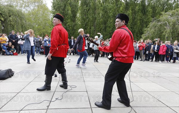 Musicians play Russian folk music on the 74th anniversary of the victory of Russia over Germany, at the Russian memorial in Treptower Park in Berlin, 09.05.2019