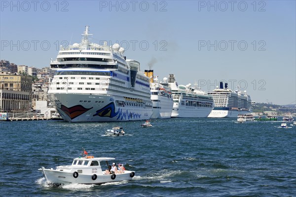Cruise ships at the quay of Karakoey, Istanbul Modern, Beyoglu, Istanbul, Turkey, Asia