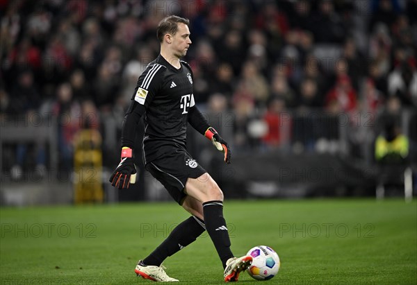 Goalkeeper Manuel Neuer FC Bayern Munich FCB (01) Action on the ball, Allianz Arena, Munich, Bavaria, Germany, Europe