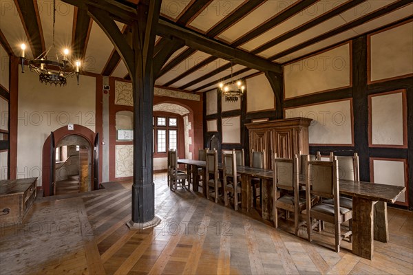Junkernstube, long solid wooden table for young gentlemen, chandelier, Rieneckische Gemaecher, knight's castle from the Middle Ages, Ronneburg Castle, Ronneburg hill country, Main-Kinzig district, Hesse, Germany, Europe