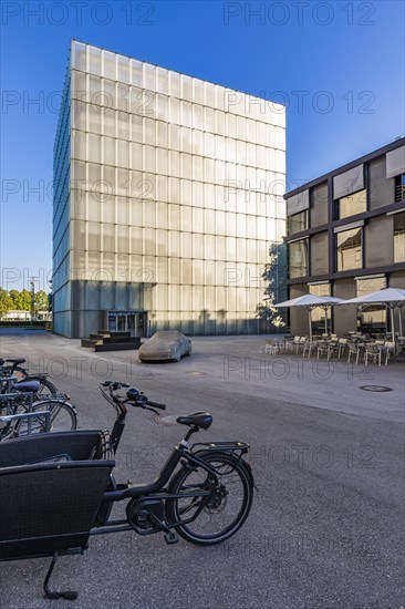 E-bike cargo bike in front of the Kunsthaus Bregenz, KUB, Art Museum, Bregenz, Lake Constance, Vorarlberg, Austria, Europe