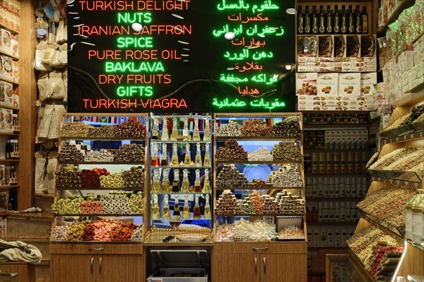 Sale, sweets, Istiklal Caddesi shopping street, Beyoglu, Istanbul, European part, Istanbul province, Turkey, Asia