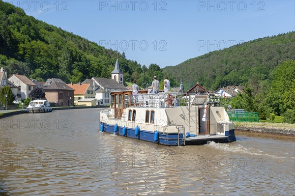 Houseboats on the Rhine-Marne Canal, Lutzelbourg, Lorraine, France, Alsace, Europe