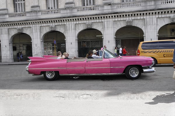 Vintage car from the 1950s in the centre of Havana, Centro Habana, Cuba, Central America