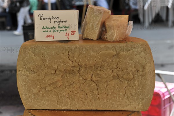 Cheese, weekly market market, Bern, City of Bern, Switzerland, Europe