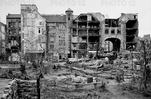 The Kunsthaus Tacheles in spring 1997, Oranienburger Strasse, Mitte district, Berlin, Germany, Europe