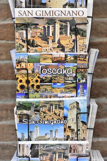 Souvenirs, medieval town centre, old town of San Gimignano, Tuscany, Italy, Europe