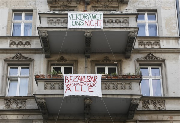 Protest by a tenants' initiative in Berlin's Kreuzberg neighbourhood. The building at Taborstrasse 20 was sold to property speculators. The tenants are calling on the Berlin district authority to exercise its right of first refusal in order to preserve the mill protection and ensure stable rents in the long term, 15 August 2019