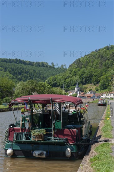 Houseboats on the Rhine-Marne Canal, Lutzelbourg, Lorraine, France, Alsace, Europe