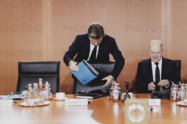(L-R) Robert Habeck (Alliance 90/The Greens), Federal Minister for Economic Affairs and Climate Protection and Vice-Chancellor, and Olaf Scholz (SPD), Federal Chancellor, at the weekly cabinet meeting in Berlin, 21 February 2024