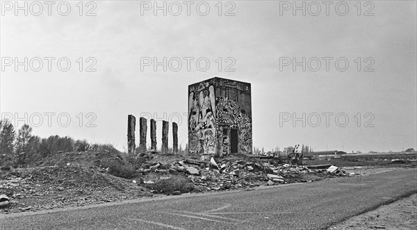Ruins of a GDR watchtower after the fall of the Wall, near Lehrter Stadtbahnhof, Mitte district, Berlin, Germany, Europe