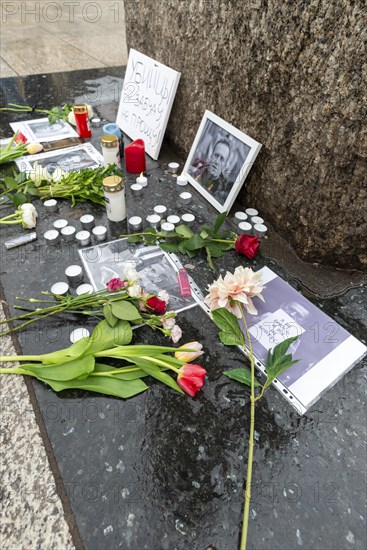 Vigil on 18 February 2024 for the deceased Alexei Navalny, Roncalliplatz, Cologne, North Rhine-Westphalia, Germany, Europe