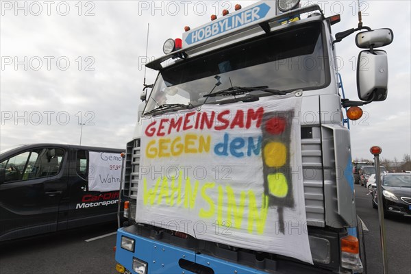 Together against the madness of traffic lights, banner on a truck, farmers' protests, demonstration against the policies of the traffic light government, abolition of agricultural diesel subsidies, Duesseldorf, North Rhine-Westphalia, Germany, Europe