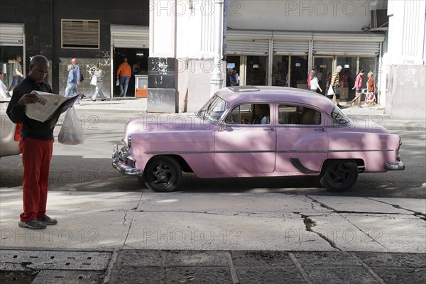 Vintage car from the 1950s in the centre of Havana, Centro Habana, Cuba, Central America