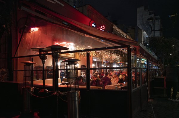 Night shot of restaurants, party neighbourhood, Ladadika, Thessaloniki, Macedonia, Greece, Europe