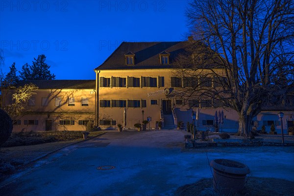Historic castle in the evening light, today an inn, Eckental, Middle Franconia, Bavaria, Germany, Europe