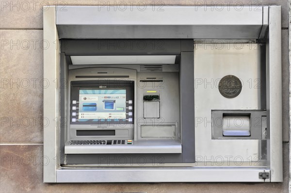Cash machine, pedestrian zone, medieval town centre, old town of San Gimignano, Tuscany, Italy, Europe