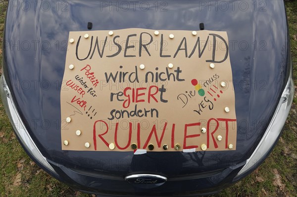 Sign criticising the government on a car, farmers' protests, demonstration against policies of the traffic light government, abolition of agricultural diesel subsidies, Duesseldorf, North Rhine-Westphalia, Germany, Europe