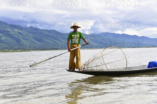 Intha fisherman, local man fishing with traditional conical fishing net, Inle Lake, Burma, Myanmar, Asia