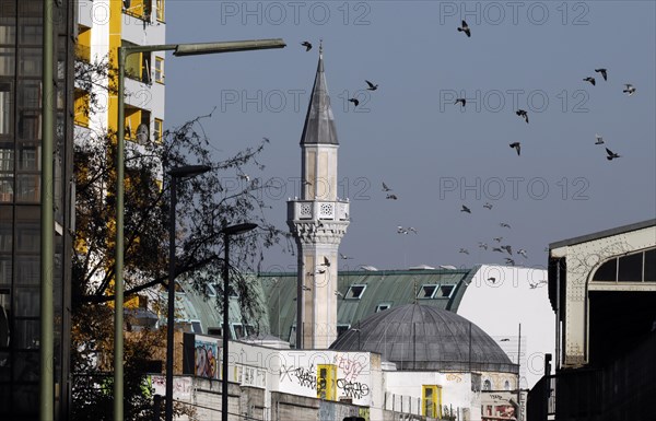 Pigeons fly at the minaret of the Mevlana mosque in Berlin's Kreuzberg district, 12 October 2018